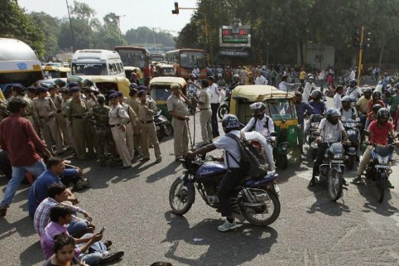 Students protest at Delhi's ITO against Agnipath scheme