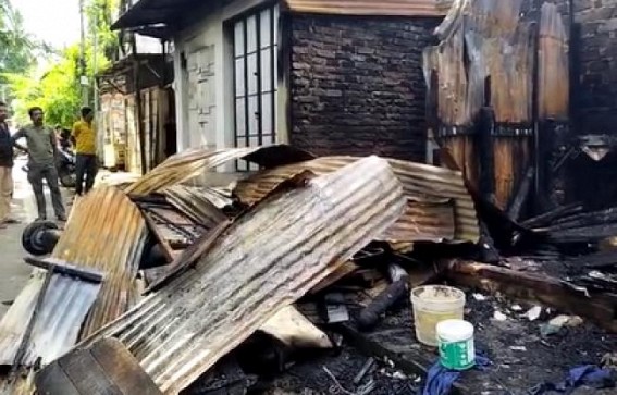 CPI-M’s polling agent’s Shop set on fire by miscreants: Total 4 Shops Damaged CPI-M’s polling agent’s Shop set on fire by miscreants: Total 4 Shops Damaged