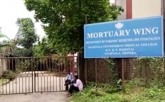 Sabroom: Man found dead on road in bloody state, family alleged Murder Sabroom: Man found dead on road in bloody state, family alleged Murder