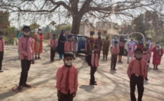Lucknow school goes missing overnight, classes held on road Lucknow school goes missing overnight, classes held on road