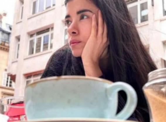 Hrithik turns photographer for girlfriend Saba Azad Hrithik turns photographer for girlfriend Saba Azad