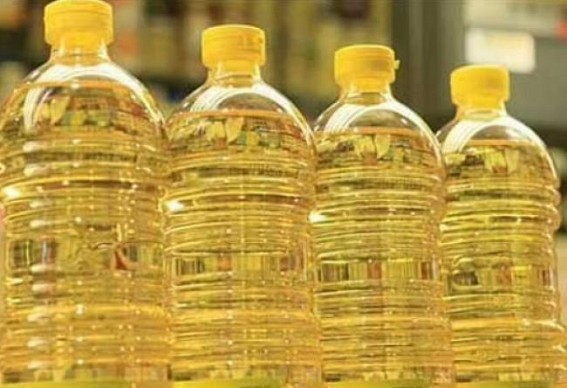 Lower price of edible oil by Rs 15, Centre tells associations Lower price of edible oil by Rs 15, Centre tells associations