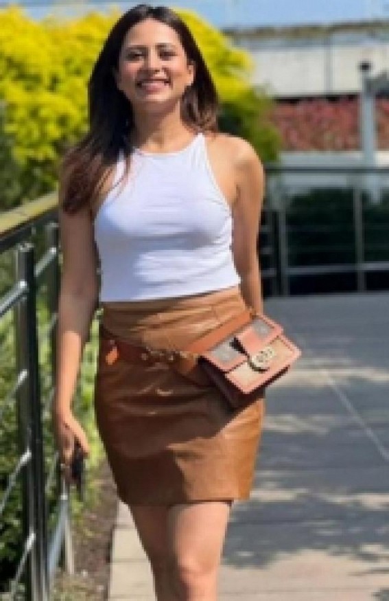 Punjabi star Sargun Mehta makes her Bollywood debut with 'Mission Cinderella' Punjabi star Sargun Mehta makes her Bollywood debut with 'Mission Cinderella'