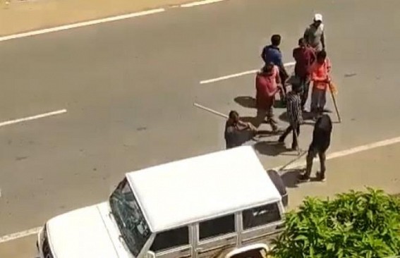 BJP Miscreants Vandalised Congress leaders Vehicle in Bishramganj area in front of Police, while Congress leaders attending indoor meeting BJP Miscreants Vandalised Congress leaders Vehicle in Bishramganj area in front of Police, while Congress leaders attending indoor meeting