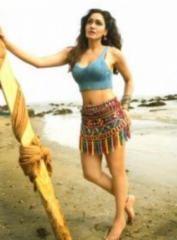 Khushalii Kumar injures herself on the sets of 'Dhoke Pyaar Ke' Khushalii Kumar injures herself on the sets of 'Dhoke Pyaar Ke'