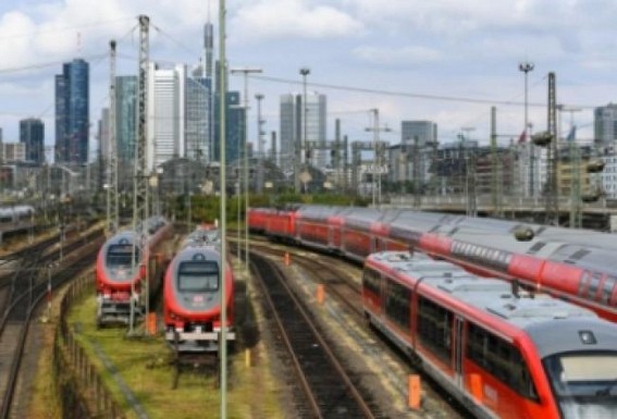 German rail operator to grant energy-saving bonus to employees