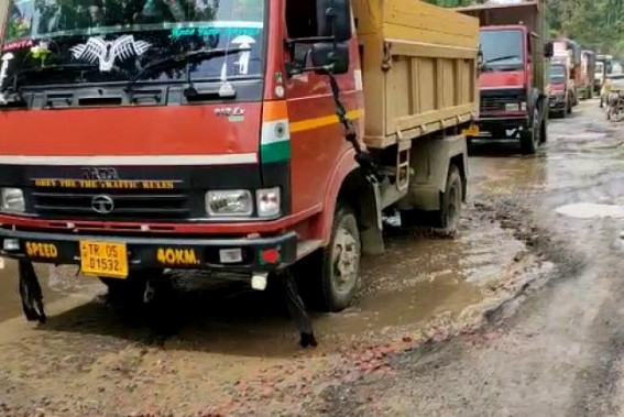 Double Engine Govt: Pathetic Condition of Roadways in various areas Route: No maintenance for years Double Engine Govt: Pathetic Condition of Roadways in various areas Route: No maintenance for years