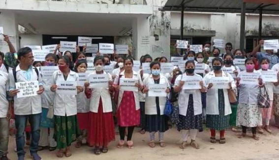 Unemployed MPW Passed Out Job Aspirants staged Protest at Health Director’s Office : Nil Recruitment under BJP Govt after canceling all ongoing Recruitments : Over 1,000 Posts Remain Vacant