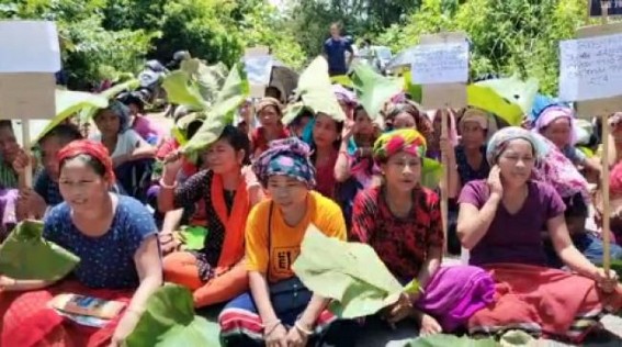 Double Engine Govt : Public Protested in Karbook demanding Road Repairing