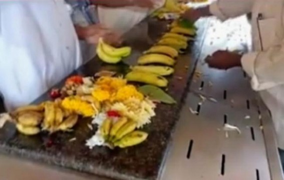 Devotees offer nine bananas to God, pray for teaching lesson to defectors in Goa