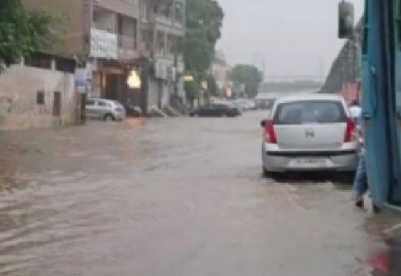 Heavy rainfall affects normal life in Gurugram Heavy rainfall affects normal life in Gurugram