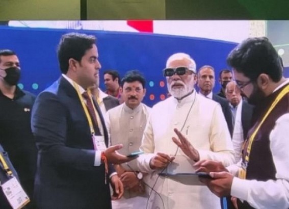 Modi drives 5G-enabled remote car, experiences AR-VR wearables Modi drives 5G-enabled remote car, experiences AR-VR wearables