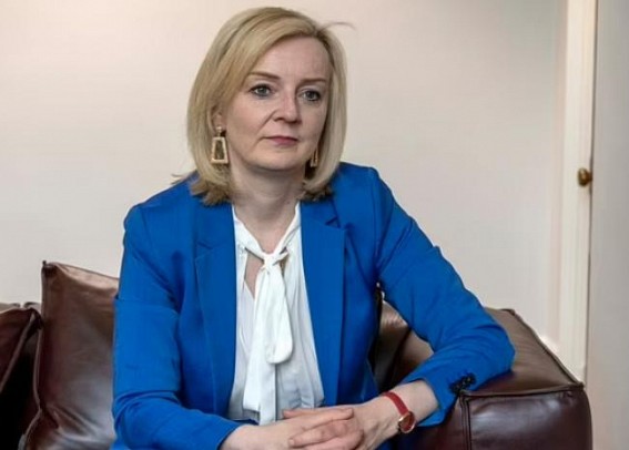 Liz Truss battles to survive Liz Truss battles to survive