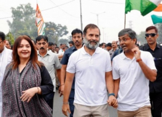 Pooja Bhatt joins Bharat Jodo Yatra in Hyderabad Pooja Bhatt joins Bharat Jodo Yatra in Hyderabad
