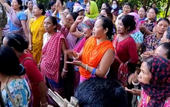 ‘Patal Kanya Robbed our money promising NRC’, said agitated public raising ‘Go Back’ Patal Kanya slogan ‘Patal Kanya Robbed our money promising NRC’, said agitated public raising ‘Go Back’ Patal Kanya slogan