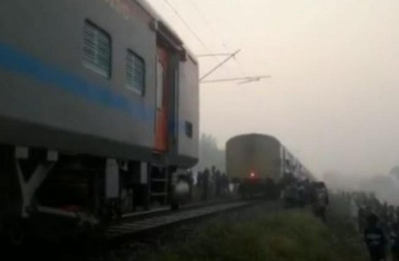 Ganga-Gomti engine separates from bogies in UP's Prayagraj Ganga-Gomti engine separates from bogies in UP's Prayagraj