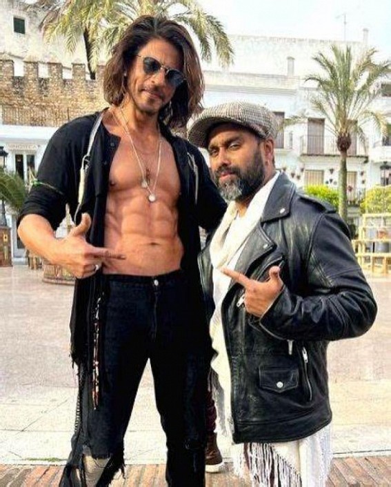 SRK was shy to show his abs in 'Jhoome Jo Pathaan', says choreographer