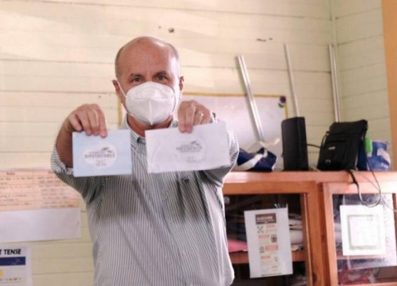 Ex-President leads in Costa Rica polls Ex-President leads in Costa Rica polls