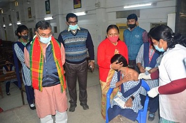 Education Minister visited vaccination camp. TIWN Pic Jan 19