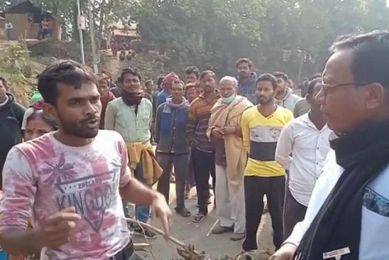 Hira Era or Crime Era (?): A CPIM party worker beaten to death allegedly by two BJP leaders, no arrest yet done, locals Continue road blockade demanding arrest of two criminals