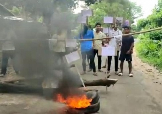 Locals blocked Road in Barakathal demanding arrests of Hooligans