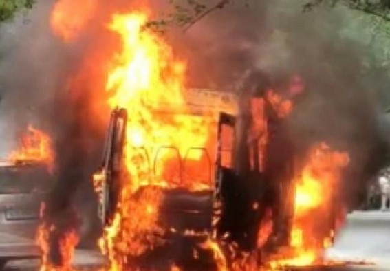 Ten injured as bus catches fire in TN Ten injured as bus catches fire in TN