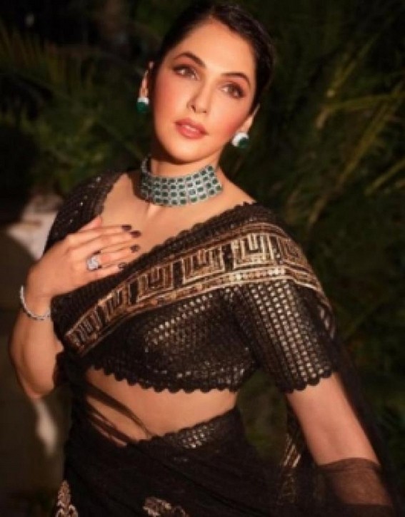 After Holi, it's Rang Panchami back home in Indore for Isha Koppikar Narang After Holi, it's Rang Panchami back home in Indore for Isha Koppikar Narang