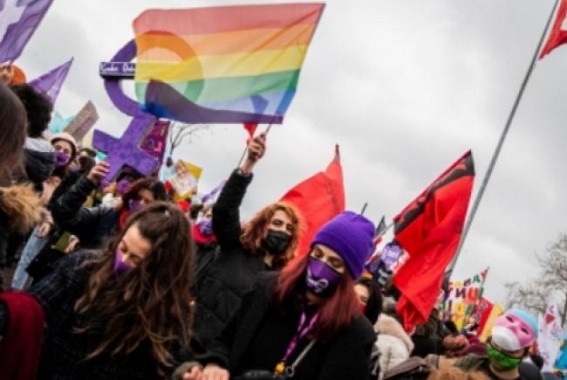 Turkish women defy ban, stage 'Feminist Night March' Turkish women defy ban, stage 'Feminist Night March'