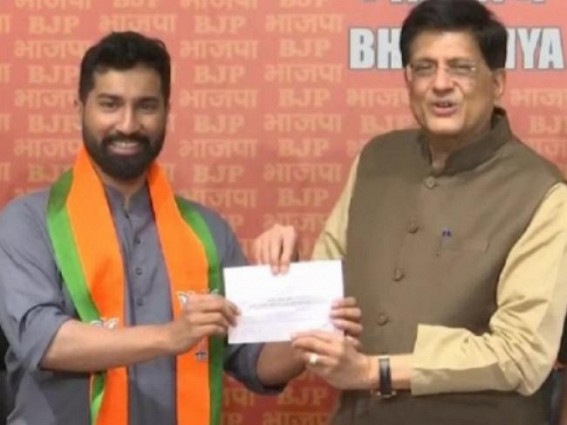 Antony's son joins BJP, slams Cong leaders for 'working for one family' Antony's son joins BJP, slams Cong leaders for 'working for one family'
