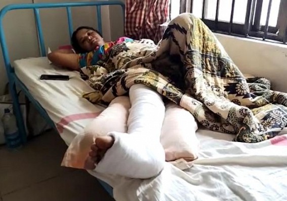 Opposition Party supporter Family members attacked by goons in Kamasagar : Hospitalized Opposition Party supporter Family members attacked by goons in Kamasagar : Hospitalized