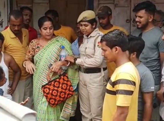 Safety and security remain Question mark: A group of migrant worker snatched a bag from a woman on Bus in Bishalgarh Safety and security remain Question mark: A group of migrant worker snatched a bag from a woman on Bus in Bishalgarh