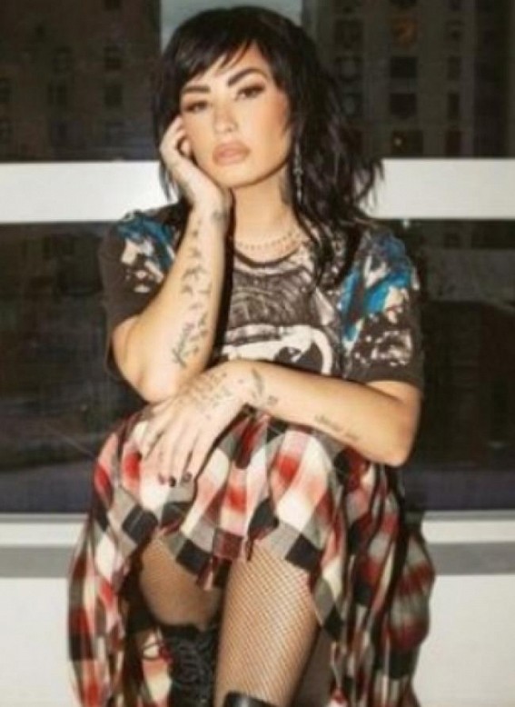 Demi Lovato returns to she/her pronouns as explaining they/them was 'exhausting' Demi Lovato returns to she/her pronouns as explaining they/them was 'exhausting'