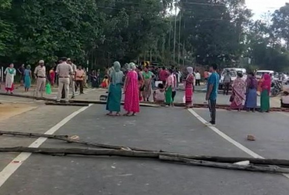 2 Dead in Road Accident: Agitated Public Blocked Road 2 Dead in Road Accident: Agitated Public Blocked Road