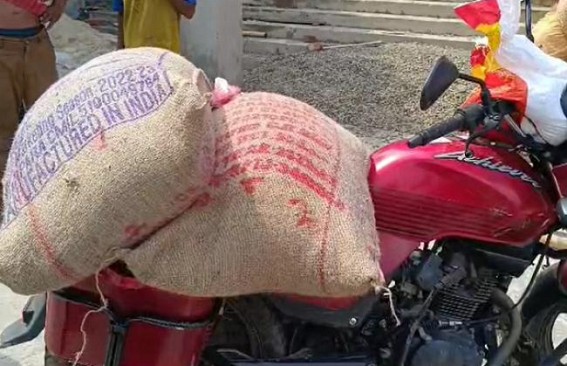 Ration Shop Dealer caught while Selling Rice illegally Outside Ration Shop Dealer caught while Selling Rice illegally Outside