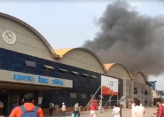 Fire erupts in Mumbai Lokmanya Tilak Terminus platform, no casualties Fire erupts in Mumbai Lokmanya Tilak Terminus platform, no casualties