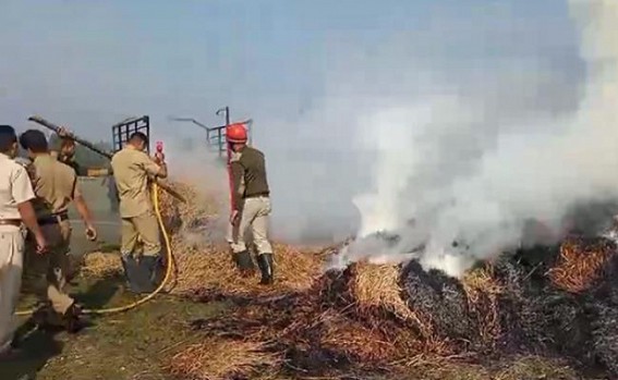 Vehicle carrying Straws, caught in fire after hit with an electric wire in Khowai Vehicle carrying Straws, caught in fire after hit with an electric wire in Khowai
