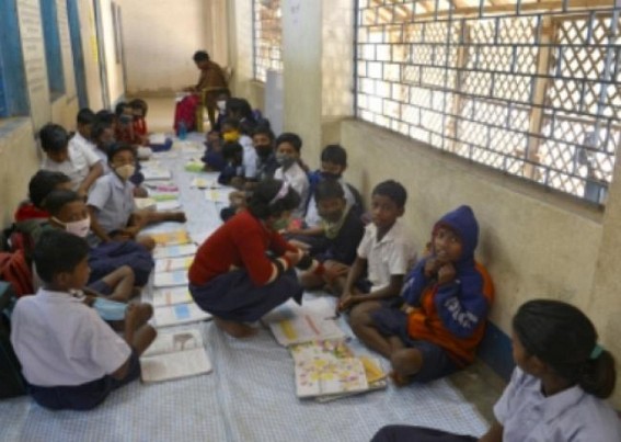 Tribal students in MP's Ratlam take lessons on literature, media from veterans Tribal students in MP's Ratlam take lessons on literature, media from veterans