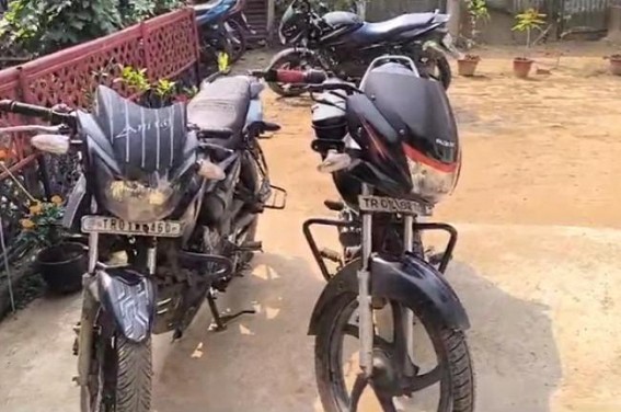 2 bikes were seized while smuggled to Bangladesh 2 bikes were seized while smuggled to Bangladesh