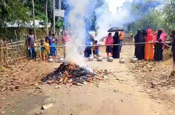 Locals blocked roads protesting water crisis problems Locals blocked roads protesting water crisis problems