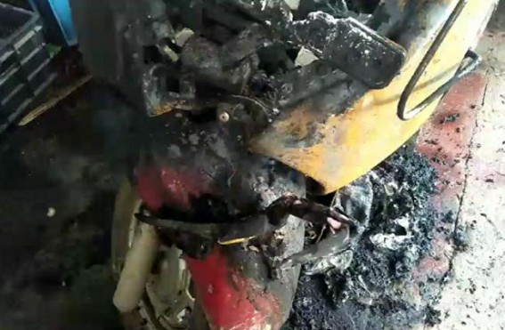 Miscreants set fire to a scooty in Bankumari Miscreants set fire to a scooty in Bankumari