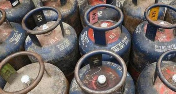 Commercial LPG gas cylinder gets cheaper by Rs 69.50 in Delhi Commercial LPG gas cylinder gets cheaper by Rs 69.50 in Delhi