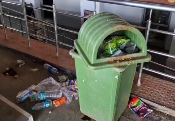 Cleaners are on Strike : Unhygienic Conditions Hit Dharmanagar Railway Station Cleaners are on Strike : Unhygienic Conditions Hit Dharmanagar Railway Station