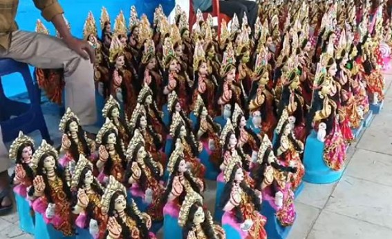 Laxmi Puja 2024 : Sellers facing moderate profit, idol prices increased this year Laxmi Puja 2024 : Sellers facing moderate profit, idol prices increased this year