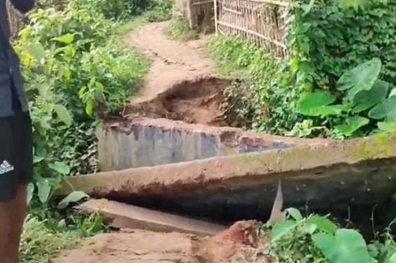 Public suffer due to water crisis, bad roadway situations in Krishnapur Public suffer due to water crisis, bad roadway situations in Krishnapur