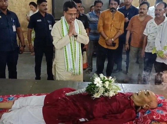 CM Dr. Manik Saha visits writer Manas Debbarma’s house who passed away at 84 CM Dr. Manik Saha visits writer Manas Debbarma’s house who passed away at 84
