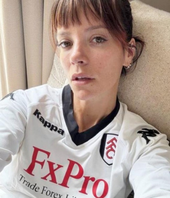 Lily Allen considered quitting music after having her daughters Lily Allen considered quitting music after having her daughters