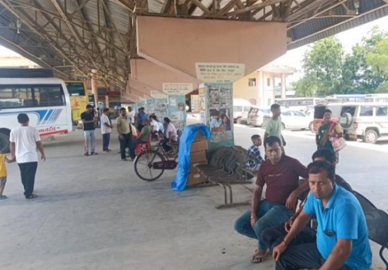Bus drivers stopped vehicle movements in Chandrapur ISBT after an internal clash ; passengers suffered Bus drivers stopped vehicle movements in Chandrapur ISBT after an internal clash ; passengers suffered