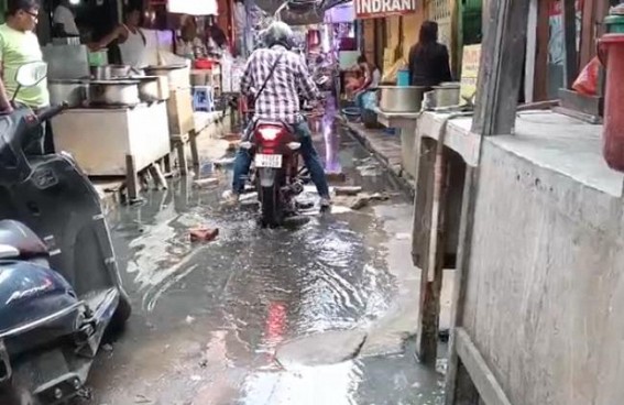 Battala Market Turns into a Nightmare due to Stagnant Water Battala Market Turns into a Nightmare due to Stagnant Water