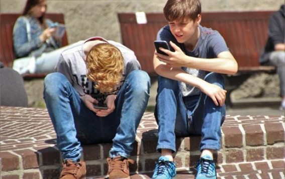 Australian Teens Under 16 Begin Losing Access to Social Media as Nationwide Ban Takes Effect Australian Teens Under 16 Begin Losing Access to Social Media as Nationwide Ban Takes Effect