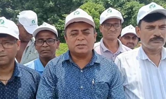Agriculture Officials Plant High-Yielding Rice Saplings with Farmers Agriculture Officials Plant High-Yielding Rice Saplings with Farmers
